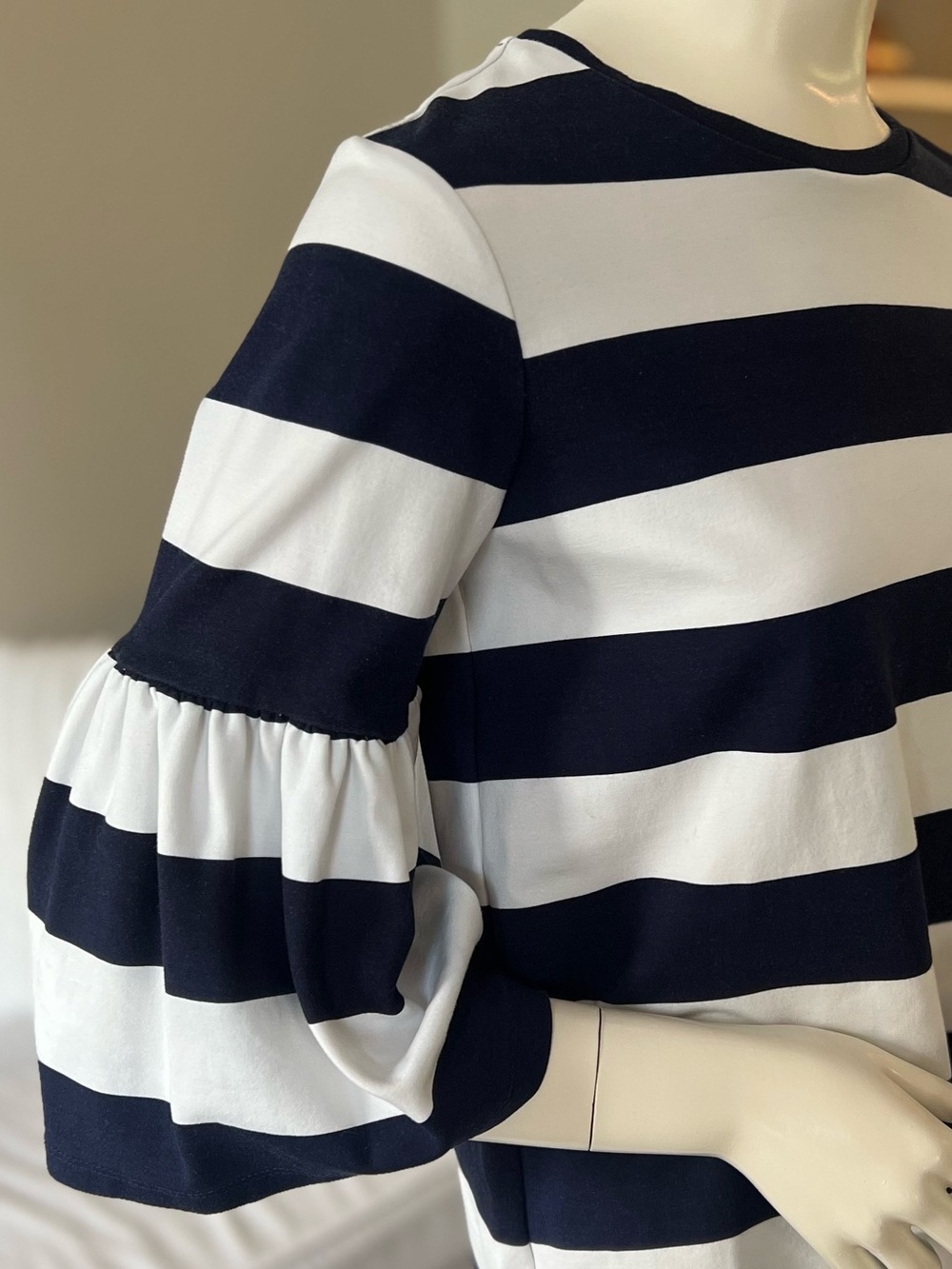 Lauren Ralph Lauren Navy & White Striped Trumpet Sleeve Top Size Small - Picture 4 of 12